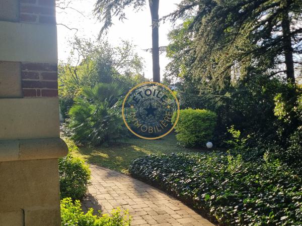 Demeure 19ème avec dépendance et son parc au coeur de Mûrs-Erigné
