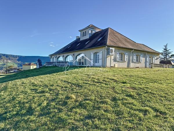 Millau (12100) MAISON TYPE 10 DE 422 M² SUR SON TERRAIN CONSTRUCTIBLE DE 6680 M²