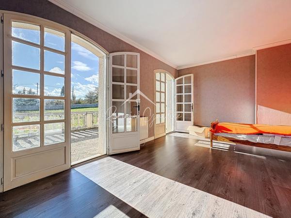 Millau (12100) MAISON TYPE 10 DE 422 M² SUR SON TERRAIN CONSTRUCTIBLE DE 6680 M²