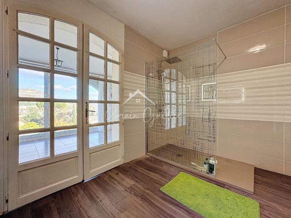 Millau (12100) MAISON TYPE 10 DE 422 M² SUR SON TERRAIN CONSTRUCTIBLE DE 6680 M²