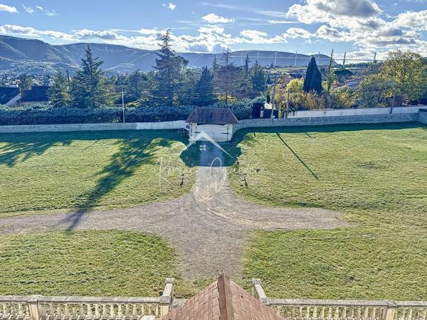 Millau (12100) MAISON TYPE 10 DE 422 M² SUR SON TERRAIN CONSTRUCTIBLE DE 6680 M²