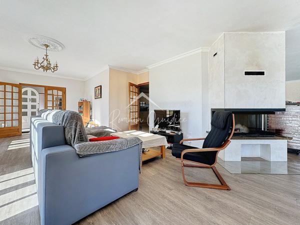 Millau (12100) MAISON TYPE 10 DE 422 M² SUR SON TERRAIN CONSTRUCTIBLE DE 6680 M²