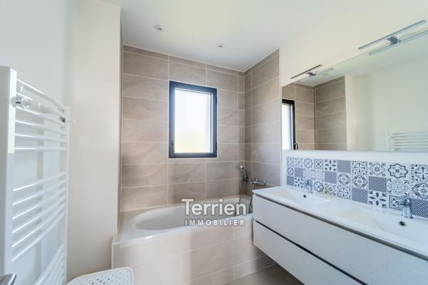 Maison contemporaine avec 4 chambres aux portes d'Angers Mûrs-Erigné (49610)