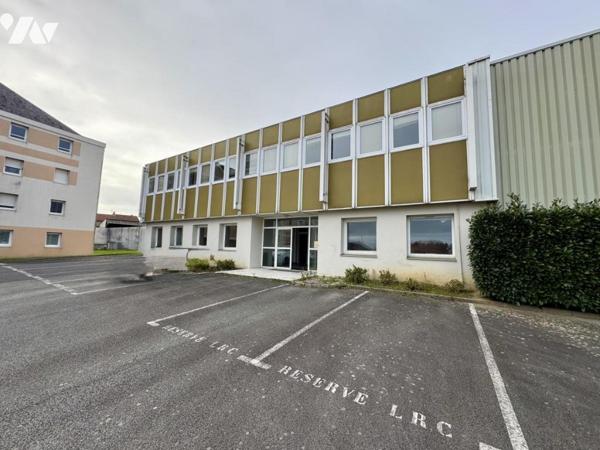 À vendre – Ensemble immobilier professionnel à BEAUPRÉAU