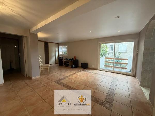 Vente                                                      Maison
                        
                     6 pièces                      128 m2                     à Brive-la-Gaillarde