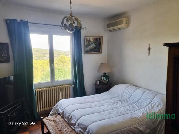 A découvrir Flayosc cette jolie villa F8 200m piscine terrasse sur 1448m terrain 495000€ dpe d Flayosc (83780)