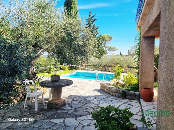 A découvrir Flayosc cette jolie villa F8 200m piscine terrasse sur 1448m terrain 495000€ dpe d Flayosc (83780)