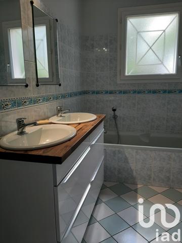 Maison traditionnelle 4 pièces de 95 m² à Vayres (33870)