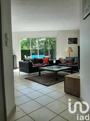 Maison traditionnelle 4 pièces de 95 m² à Vayres (33870)