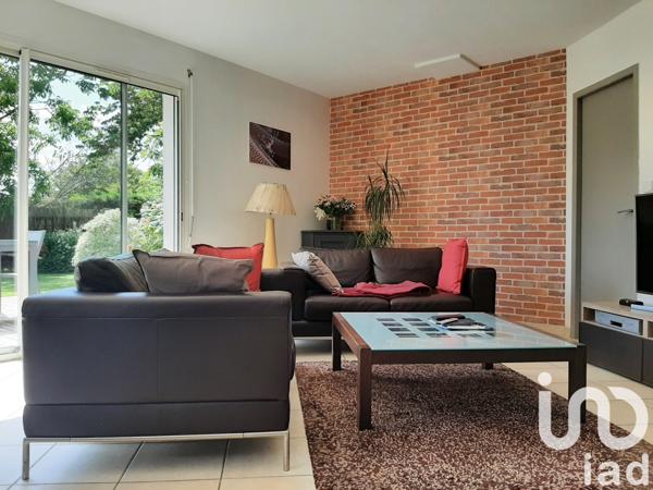 Maison traditionnelle 4 pièces de 95 m² à Vayres (33870)