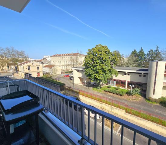 BORDEAUX BARRIÈRE SAINT-MÉDARD : APPARTEMENT T4 AVEC BALCON