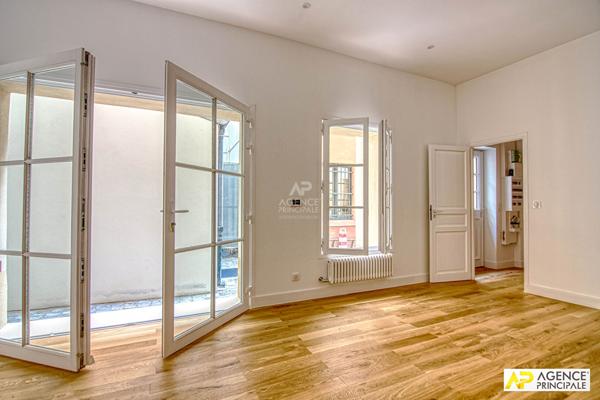Versailles Notre-Dame Maison de ville en plein coeur du quartier de 4 pièces 95.25 m² au sol €745 000 ** - Référence 27523