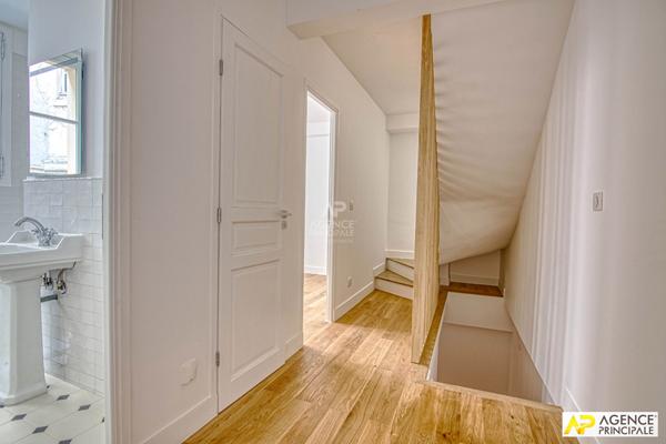 Versailles Notre-Dame Maison de ville en plein coeur du quartier de 4 pièces 95.25 m² au sol €745 000 ** - Référence 27523
