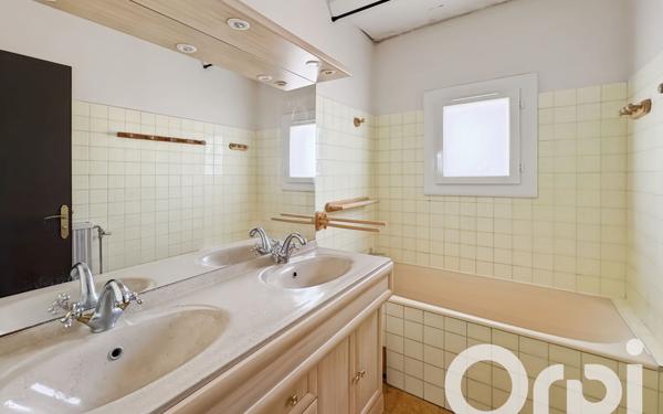 Appartement à vendre    3 pièces •  Bourg-Saint-Andéol