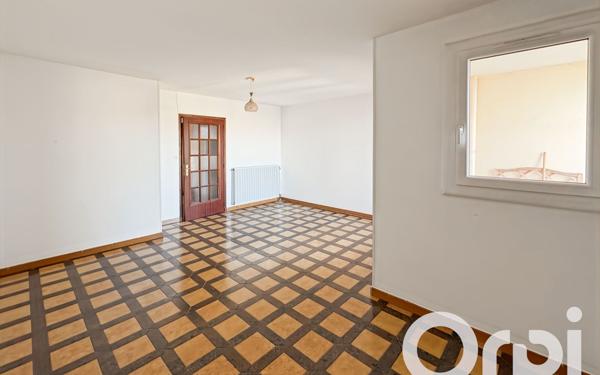 Appartement à vendre    3 pièces •  Bourg-Saint-Andéol