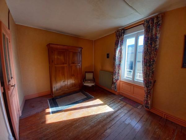 Maison de ville à CHAUFFAILLES avec cour intérieure - 75m²