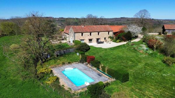 Maison ancienne - Belves Propriété de Prestige en Pierre avec Vue Panoramique, Gîte de 5 Chambres, Appartement Indépendant, Grange et Piscine : Un Domaine de Charme Clé en Main au Cœur du Périgord Noir à quelques kilomètres des commerces