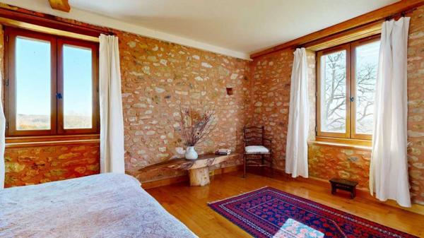 Maison ancienne - Belves Propriété de Prestige en Pierre avec Vue Panoramique, Gîte de 5 Chambres, Appartement Indépendant, Grange et Piscine : Un Domaine de Charme Clé en Main au Cœur du Périgord Noir à quelques kilomètres des commerces