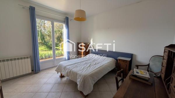 MAISON DE PLAIN PIED 150 M² 3 CHAMBRES 5000 M² DE JARDIN ET 160 M² HANGAR