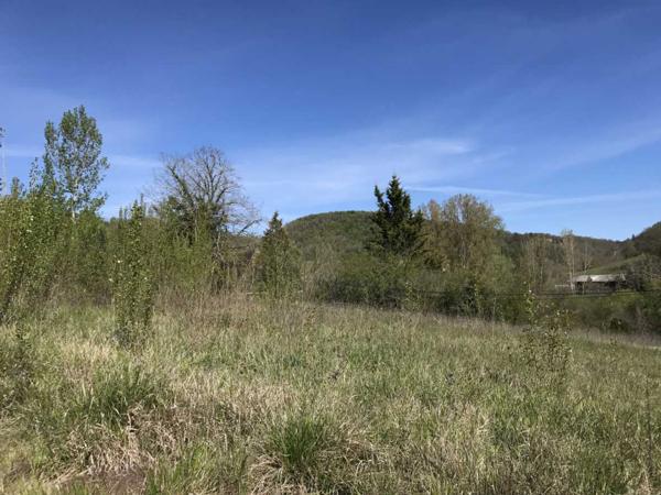 Terrain constructible - Saint-cyprien Lotissement. Terrain constructible de 1003 m2 proche des commerces