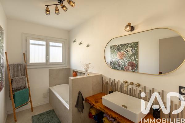 Maison à vendre 5 pièces 163,43 m² Arles
