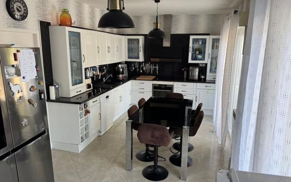 Maison à vendre    7 pièces •  Saint-Porquier