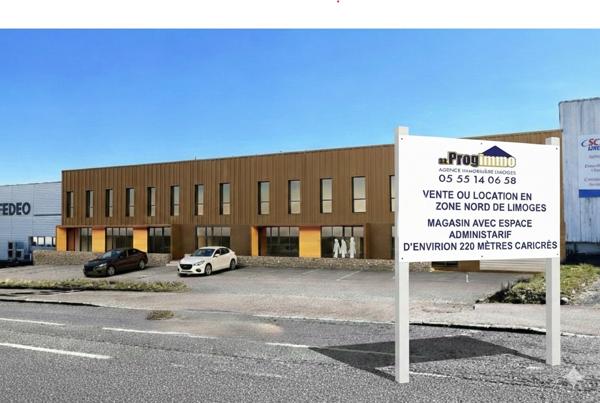 Local Commercial
         5 pièces
        - 223 m²