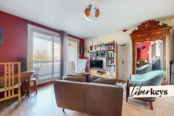 Appartement traversant avec balcon, box fermé et cave – Oullins