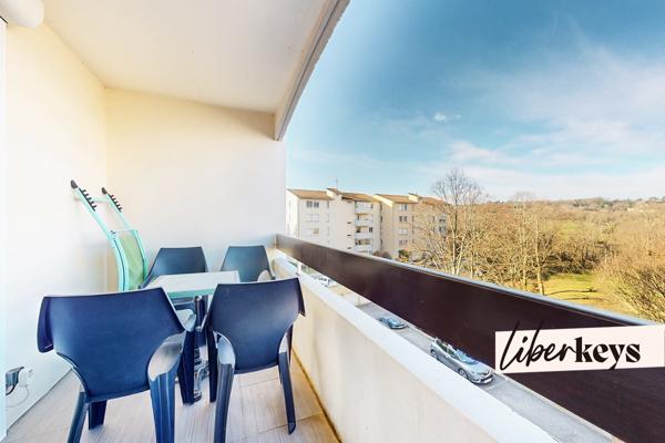 Appartement traversant avec balcon, box fermé et cave – Oullins
