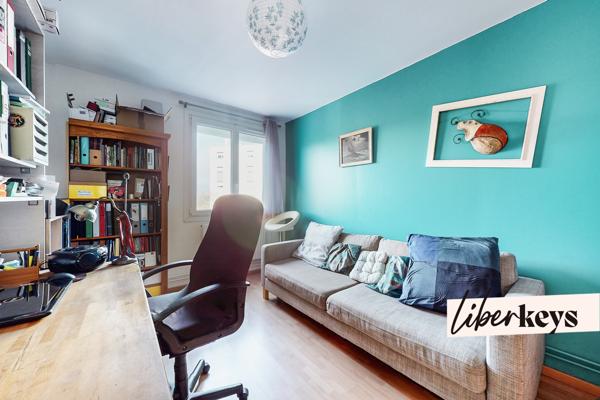 Appartement traversant avec balcon, box fermé et cave – Oullins