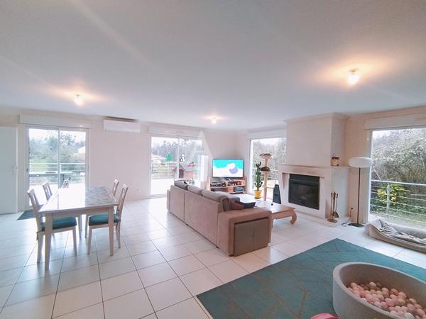 Maison contemporaine de 120 m² avec garage et beau terrain
