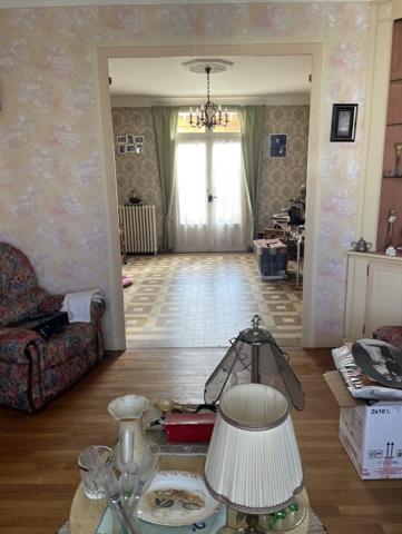 À vendre - Maison individuelle, 6 pièces située à Saint-Pierre-des-Corps (37700)