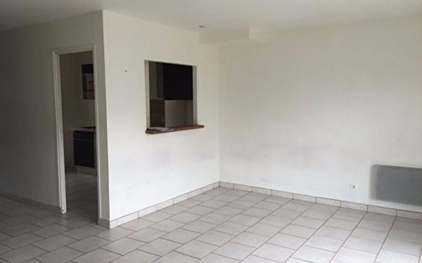 Maison à louer    4 pièces •  Chevincourt