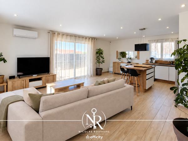 Maison
         5 pièces
        - 95 m² 359 000 € *