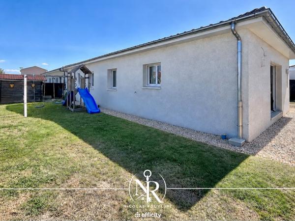 Maison
         5 pièces
        - 95 m² 359 000 € *