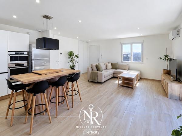 Maison
         5 pièces
        - 95 m² 359 000 € *