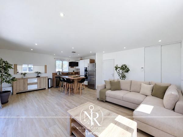 Maison
         5 pièces
        - 95 m² 359 000 € *