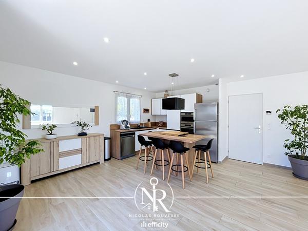 Maison
         5 pièces
        - 95 m² 359 000 € *