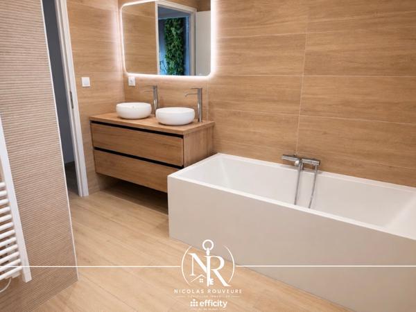Maison
         5 pièces
        - 95 m² 359 000 € *