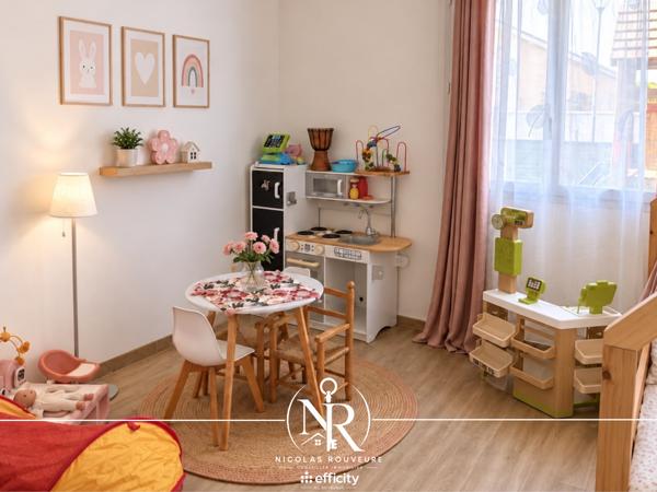 Maison
         5 pièces
        - 95 m² 359 000 € *