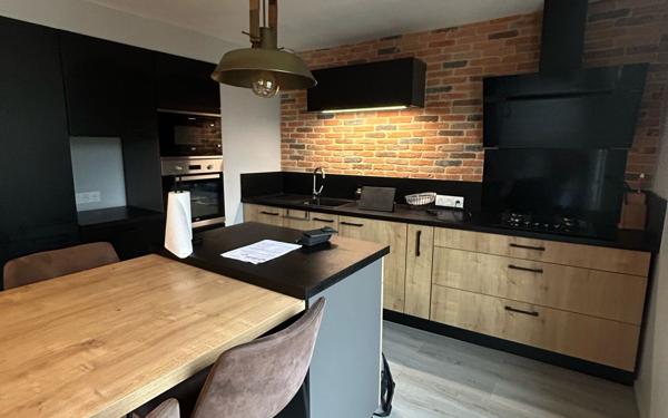 Immeuble à vendre    7 pièces •  Pont-l'Abbé-d'Arnoult