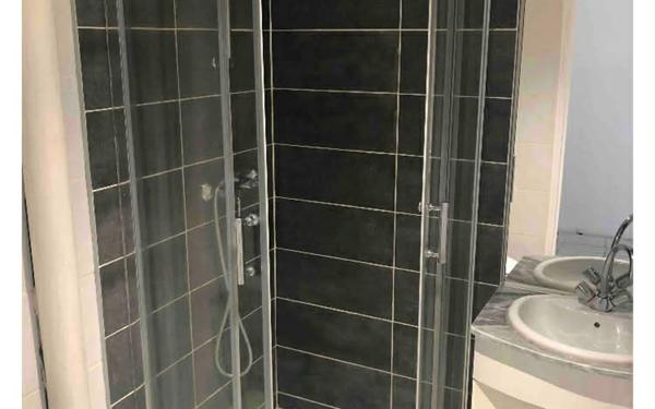 Immeuble à vendre    7 pièces •  Pont-l'Abbé-d'Arnoult