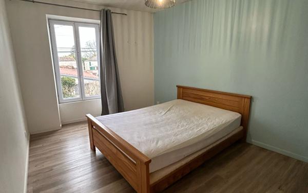 Immeuble à vendre    7 pièces •  Pont-l'Abbé-d'Arnoult