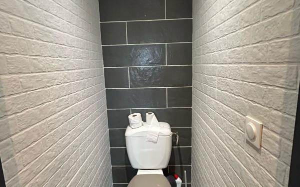 Immeuble à vendre    7 pièces •  Pont-l'Abbé-d'Arnoult