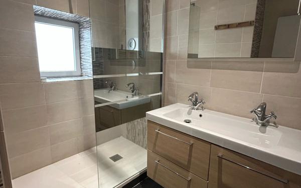 Immeuble à vendre    7 pièces •  Pont-l'Abbé-d'Arnoult