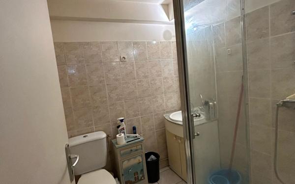 Immeuble à vendre    7 pièces •  Pont-l'Abbé-d'Arnoult