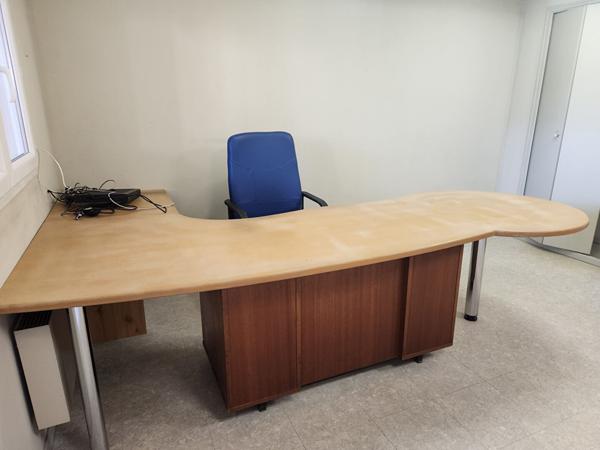 EXCLUSIVITE A LOUER A MORIERES LES AVIGNON - ESPACE DE STOCKAGE AVEC BUREAUX ET SANITAIRES 241 M² DE SURFACE DE TERRAIN DE 500 M²