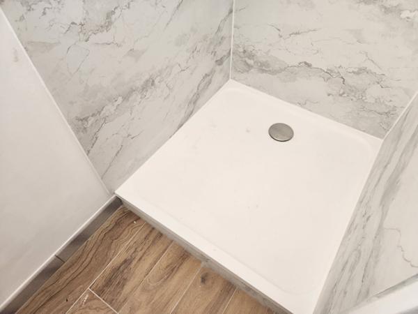 EXCLUSIVITE A LOUER A MORIERES LES AVIGNON - ESPACE DE STOCKAGE AVEC BUREAUX ET SANITAIRES 241 M² DE SURFACE DE TERRAIN DE 500 M²