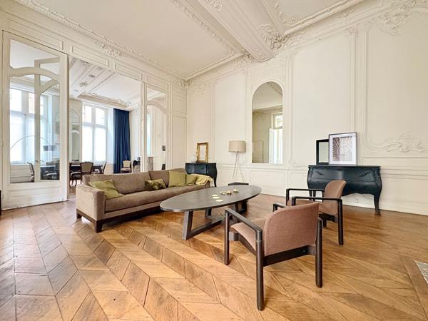 Vieux Lille, dans un hôtel particulier, magnifique Duplex, 2 chambres. de près de 133 m² avec terrasse, garage et cave Lille