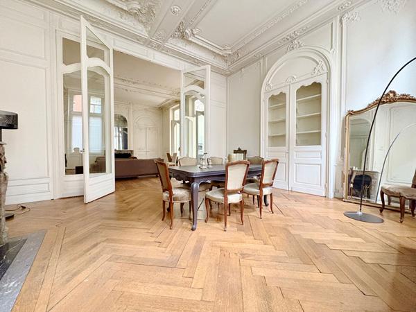 Vieux Lille, dans un hôtel particulier, magnifique Duplex, 2 chambres. de près de 133 m² avec terrasse, garage et cave Lille